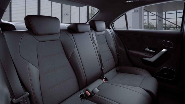 Mercedes-Benz A-KLASSE 250 e Premium Plus | AMG | Memory | Panoramadak | Night | Stoelverwarming | Widescreen |