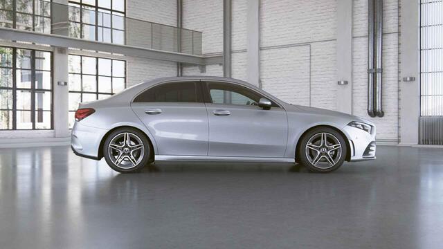 Mercedes-Benz A-KLASSE 180 Business Solution AMG | Panoramadak | Achteruitrijcamera | Apple Carplay | Stoelverwarming | Getint glas |