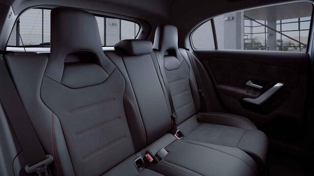 Mercedes-Benz A-KLASSE 180 Business Solution AMG Night Upgrade | Widescreen | Night | Sfeerverlichting | Stoelverwarming |