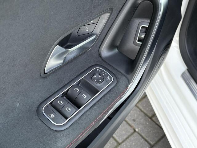 Mercedes-Benz A-KLASSE 250 e AMG Line