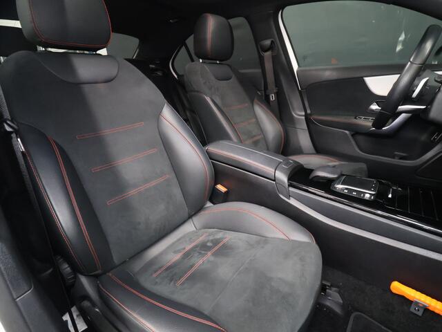 Mercedes-Benz A-KLASSE 250 e Business Solution AMG Limited [TREKHAAK INKLAPBAAR, SCHUIFKANTELDAK, APPLE CARPLAY, ANDROID, SFEERVERLICHTING, CAMERA, ADAPTIVE CRUISE, STOELVERWARMING, PDC V+A, HALF LEDER, CLIMATE, NIEUWSTAAT]