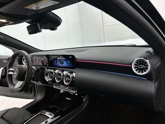 Mercedes-Benz A-KLASSE 250 e Business Solution AMG | Panoramaschuifdak | Stoelverwarming | Multibeam LED | Smartphone integratie | Sfeerverlichting 64 kleuren | Extra USB-poorten |