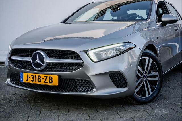 Mercedes-Benz A-KLASSE 250 e 218pk Aut. Business Solution Luxury Limited Leer/ Sfeerverlichting/ Camera/ Stoelverwarming/ Dab/ Comfortstoelen