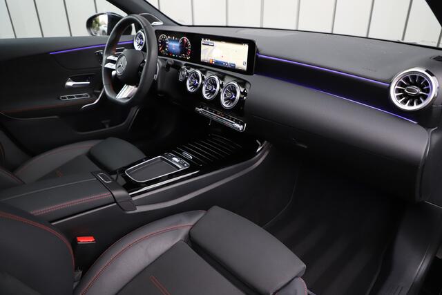 Mercedes-Benz A-KLASSE 250e AMG | 218PK | Pano | Keyless-go | Burmester | Memory | Sfeerverlichting | Multibeam | Widescreen | Acc | Stuurwielverw. | 2025.