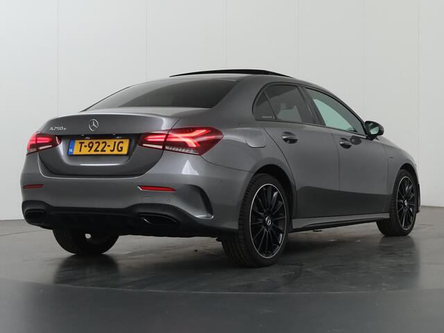 Mercedes-Benz A-KLASSE 250 e Advantage | Night | Panoramadak | Burmester | Sfeerverlichting | Stoelverwarming |