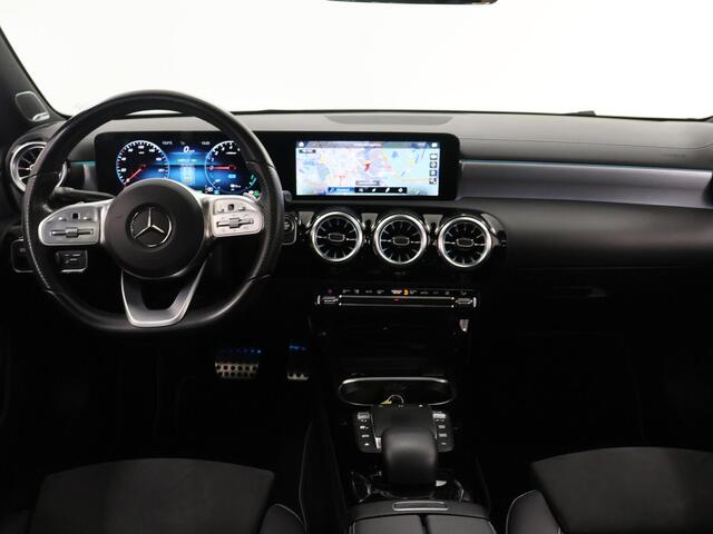 Mercedes-Benz A-KLASSE 250 e Advantage | Night | Panoramadak | Burmester | Sfeerverlichting | Stoelverwarming |