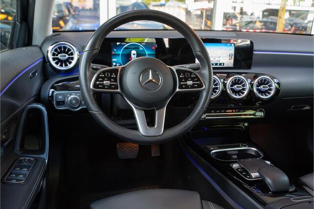 Mercedes-Benz A-KLASSE 180 Business Solution AMG Ambient Cruise Navigatie Camera Sportstoelen Leer LED 19" LMV