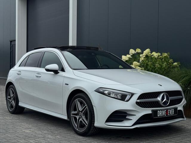 Mercedes-Benz A-KLASSE 250 e AMG Line FULL PANO SFEER ECC PDC SPORTVELGEN NAVI