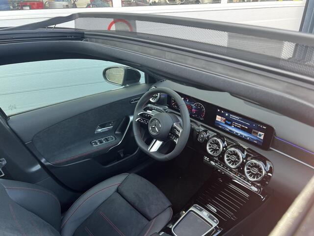 Mercedes-Benz A-KLASSE 200 AMG Line | Premium Pakket | Night Pakket | Panoramadak | MULTIBEAM LED Koplampen | Trekhaak | Dodehoekassistent | Advanced Sound System | Sfeerverlichting | Stoelverwarming | Achteruitrijcamera | Elektrisch Inklapbare Buitenspiegels