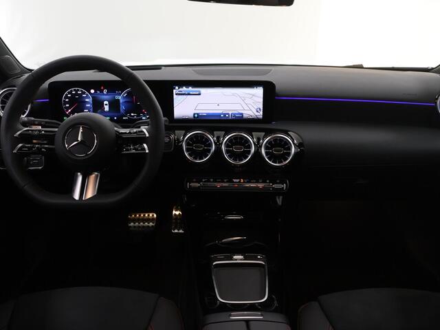Mercedes-Benz A-KLASSE 250e Business Solution AMG | Panoramaschuifdak | Premium Plus | Head-up display | Dodehoekassistent |