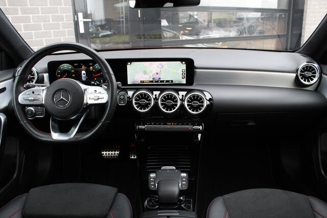 Mercedes-Benz A-KLASSE 180 AMG Line / Panoramadak / Keyless / N.A.P.