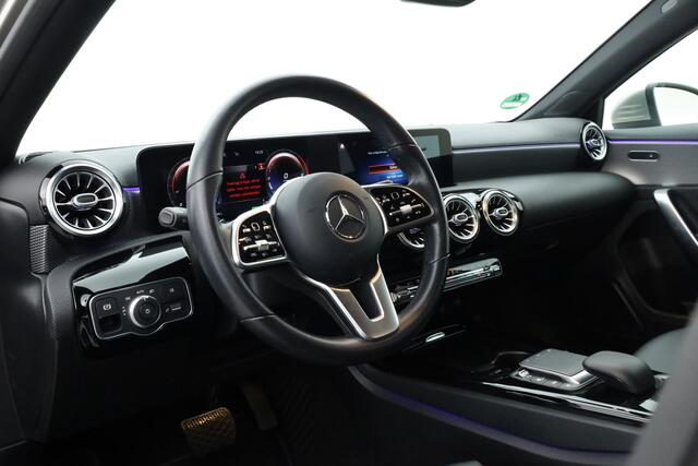 Mercedes-Benz A-KLASSE 250 e Business Solution Luxury Limited | Elek. Trekhaak | Leder | Stoelverw. | Navi | Camera | All Season | Cruise Control | 17''