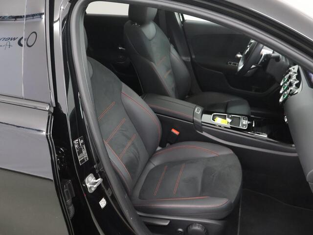 Mercedes-Benz A-KLASSE 180 AMG Line Panoramadak | 19inch LM Velegen | Multibeam led | Night pakket | Key less Go |