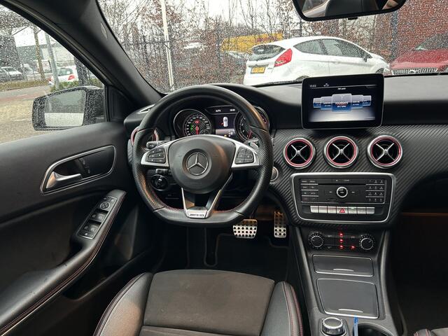 Mercedes-Benz A-KLASSE 180 AMG Night pakket // FULL LED // NAVI // PANO/SCHUIFKANTELDAK // PDC V+A // CRUISE