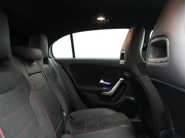 Mercedes-Benz A-KLASSE 250 e AMG Line Plug In Hybrid 218pk Dealer O.H. PHEV | Widescreen Navi | Camera | Alcantara Sportstoelen Verwarmd | Keyless | Sfeerverlichting | Cruise Control | Virtual | DAB | 18"L.M |