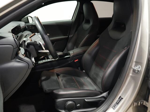 Mercedes-Benz A-KLASSE 180 Business Solution AMG Navigatie Camera Stoelverwarming Pdc Acc Carplay 238