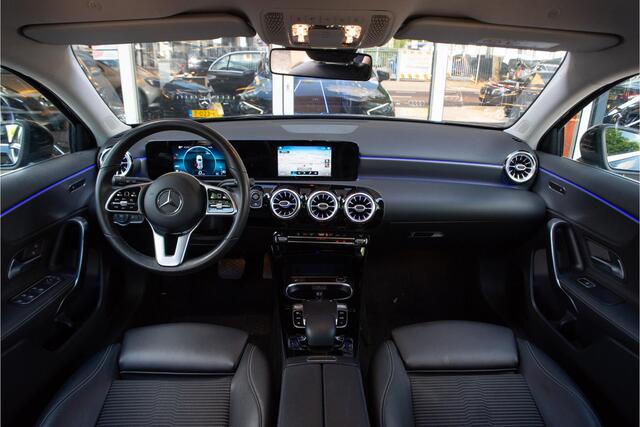 Mercedes-Benz A-KLASSE 180 Business Solution AMG Ambient Cruise Navigatie Camera Sportstoelen Leer LED 19" LMV