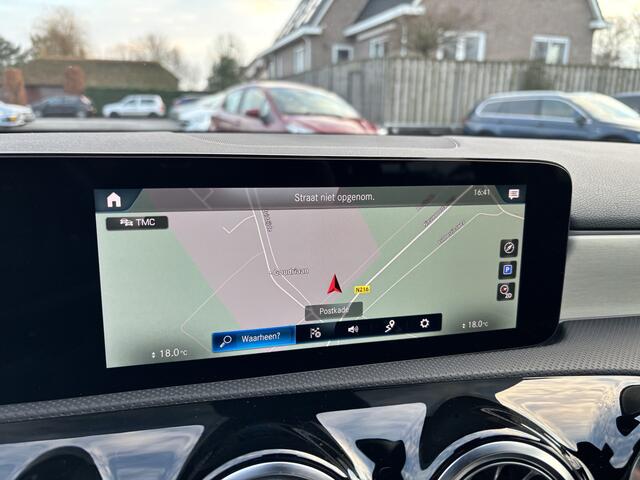 Mercedes-Benz A-KLASSE 180 Luxury Line Automaat Full LED / Navigatie / Camera