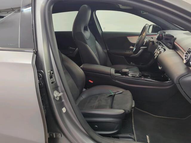 Mercedes-Benz A-KLASSE 180 AMG Panoramadak Sfeerverlichting Camera Elektr.-Stoelen Leer/Alcantara