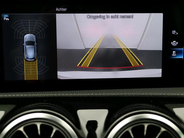 Mercedes-Benz A-KLASSE 180 Business Solution AMG AMG Line | Night Pakket | Panorama Schuif-Kanteldak | Sfeerverlichting. | Ledkoplampen. Inclusief 24 maanden MB Certified garantie voor Europa.