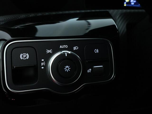 Mercedes-Benz A-KLASSE 200 Business Solution | Panoramadak | Stoelverwarming | LED | Car Play | Parkeerpakket met Camera | Inclusief 24 maanden Mercedes-Benz Certified garantie voor Europa.