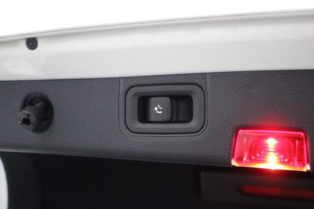 Mercedes-Benz A-KLASSE Sedan 180 Business Solution Luxury Automaat - Camera, Leer, Stoelverw. Afn. Trekhaak