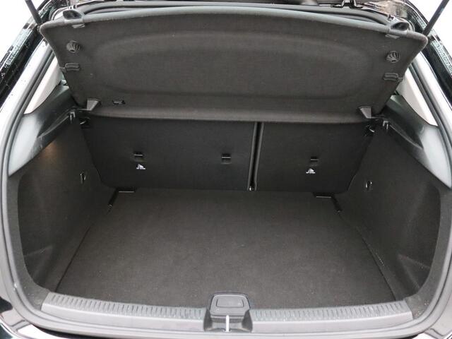 Mercedes-Benz A-KLASSE 160 Business Solution Ledkoplampen | Achteruitrijcamera | Stoelverwarming voor | Spiegelpakket | Navigatie. Inclusief 24 maanden Mercedes-Benz Certified garantie voor Europa.