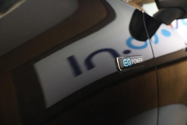 Mercedes-Benz A-KLASSE 250 e Business Solution AMG Limited Pano/LED/Keyless/Camera/Elek. stoelen/Dodehoek/18"