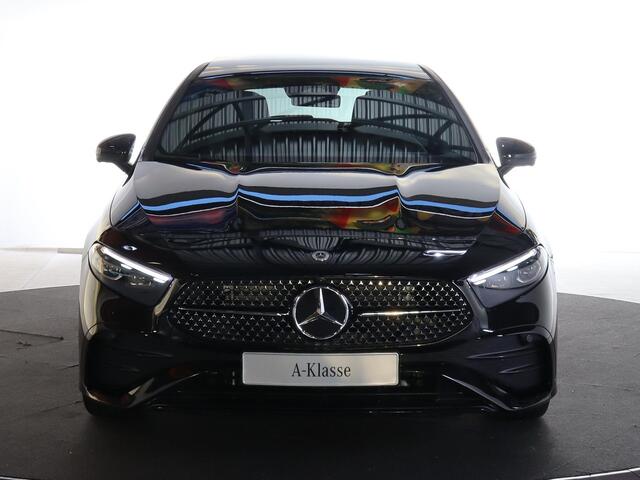 Mercedes-Benz A-KLASSE 180 Business Solution AMG | Panoramaschuifdak | Premium plus | Head-Up | Stoelverwarming | Achteruitrijcamera | MULTIBEAM LED |