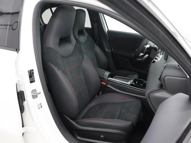 Mercedes-Benz A-KLASSE 180 Business Solution AMG | Panoramaschuifdak | Premium Plus pakket | Stoelverwarming | Achteruitrijcamera | MULTIBEAM LED |