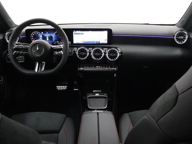 Mercedes-Benz A-KLASSE 250e Business Solution AMG | Panoramaschuifdak | Stoelverwarming | Achteruitrijcamera | MULTIBEAM LED |