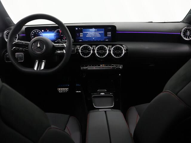 Mercedes-Benz A-KLASSE 250e Business Solution AMG | Panoramaschuifdak | Stoelverwarming | Achteruitrijcamera | MULTIBEAM LED | Nightpakket |