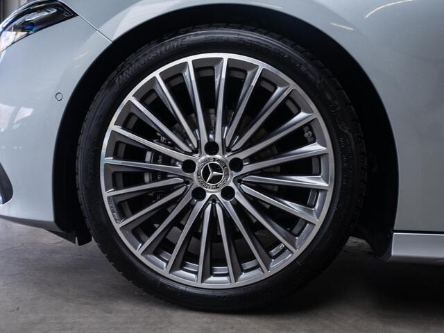 Mercedes-Benz A-KLASSE Hatchback 180 Star Edition AMG Line Premium PLUS | Panorama dak