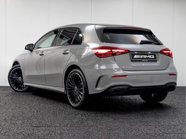 Mercedes-Benz A-KLASSE 250 e AMG Line | Night | Alpine Grijs | Keyless-Go | Trekhaak |