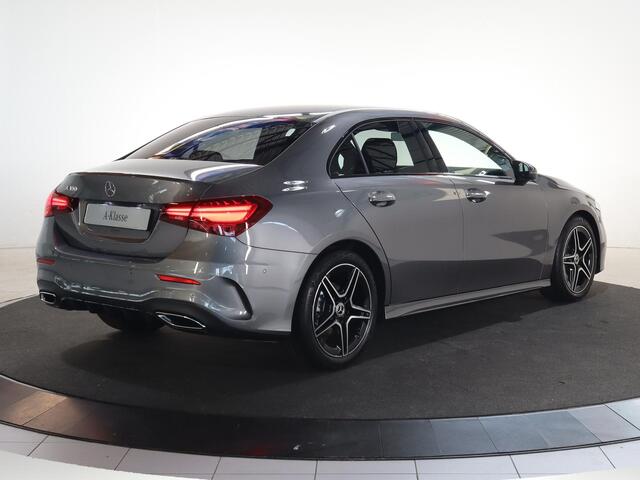Mercedes-Benz A-KLASSE 180 Star Edition AMG Line | Night | Achteruitrijcamera | Dodehoekassistent |