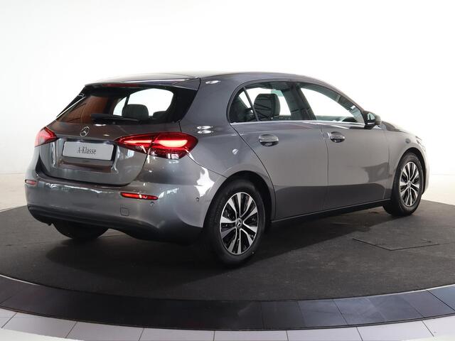 Mercedes-Benz A-KLASSE 180 Star Edition | Voorstoelen verwarmd | Achteruitrijcamera | LED-koplampen