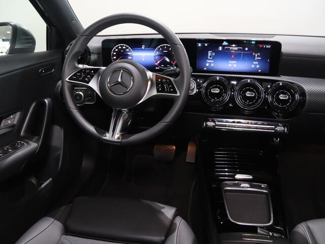 Mercedes-Benz A-KLASSE 180 Star Edition | Voorstoelen verwarmd | Achteruitrijcamera | LED-koplampen
