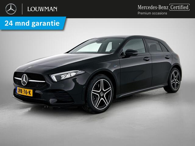 Mercedes-Benz A-KLASSE 250 e AMG Plug-In Hybride AMG Line | Night Pakket | Sfeerverlichting |Stoelverwarming | Achteruitrijcamera | Ledkoplampen. Inclusief 24 maanden MB Certified garantie voor Europa.