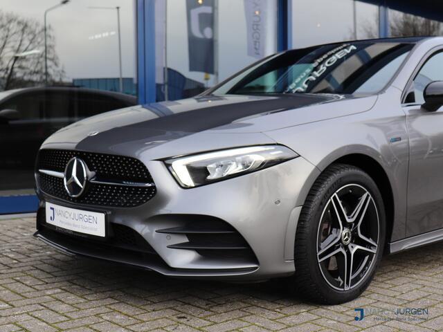 Mercedes-Benz A-KLASSE 250 e AMG Limited | Pano | MBUX High End | LED | Parkeer Pakket | Night Pakket | Ambiente | incl. 12 maanden Full Certified Car Garantie