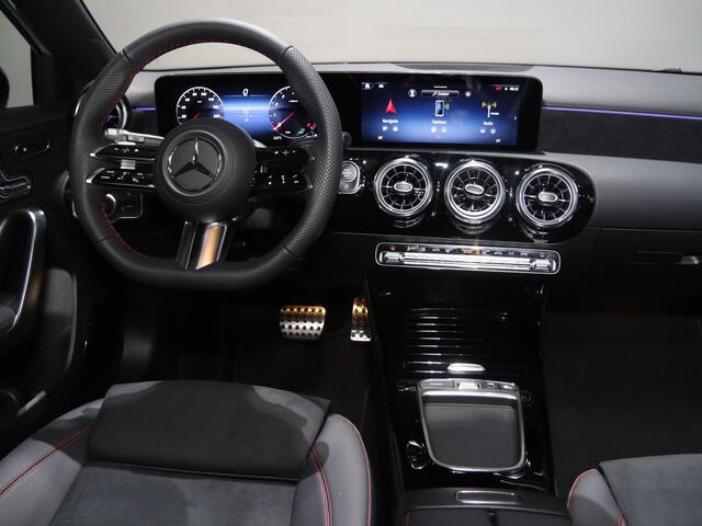 Mercedes-Benz A-KLASSE 180 Business Solution AMG | Panoramaschuifdak | Premium plus | Head-Up | Stoelverwarming | Achteruitrijcamera | MULTIBEAM LED |
