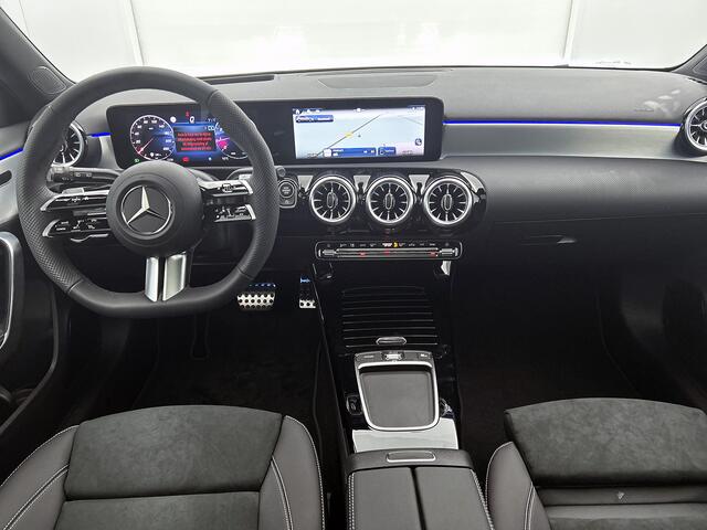 Mercedes-Benz A-KLASSE 180 Business Solution AMG | AMG Line Plus pakket | Smartphone-integratie | Head-up Display | Panoramaschuifdak | Augmented Reality navigatie | 360°-camera | Memorypakket | 19 inch AMG velgen |