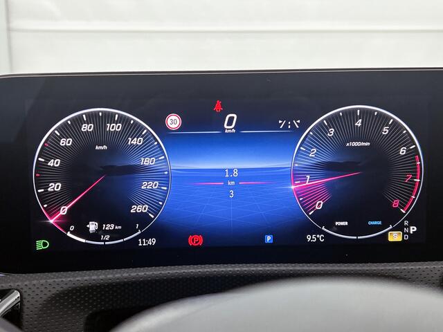 Mercedes-Benz A-KLASSE 180 Business Solution AMG | AMG Line Plus pakket | Smartphone-integratie | Head-up Display | Panoramaschuifdak | Augmented Reality navigatie | 360°-camera | Memorypakket | 19 inch AMG velgen |