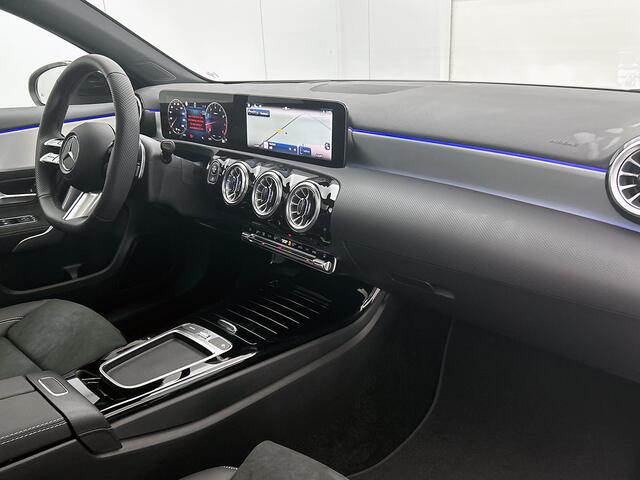 Mercedes-Benz A-KLASSE 180 Business Solution AMG | AMG Line Plus pakket | Smartphone-integratie | Head-up Display | Panoramaschuifdak | Augmented Reality navigatie | 360°-camera | Memorypakket | 19 inch AMG velgen |