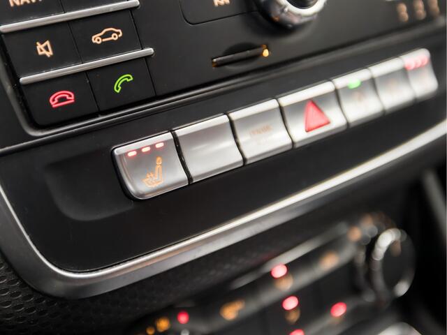 Mercedes-Benz A-KLASSE 180 AMG Sport Automaat (APPLE CARPLAY, GROOT NAVI, CAMERA, LEDER, STOELVERWARMING, SPORTSTOELEN, GETINT GLAS, KEYLESS START, NIEUWE APK, NIEUWSTAAT)