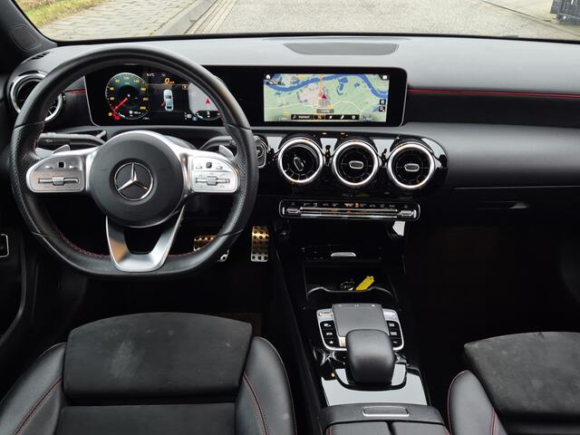 Mercedes-Benz A-KLASSE 180 Business Solution AMG AMG uitvoering / origineel Nederlander.