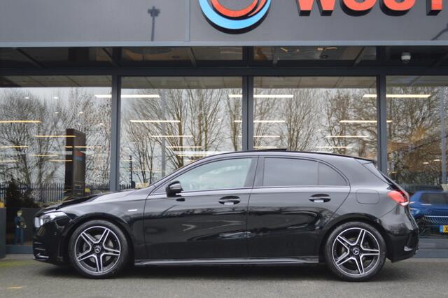 Mercedes-Benz A-KLASSE 200 AMG Led Panorama Distronic Widescreen Sfeer Camera Night Pdc