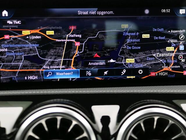 Mercedes-Benz A-KLASSE 180 Business Solution Luxury Ledkoplampen | Achteruitrijcamera | Stoelverwarming voor | Sfeerverlichting | Licht- en zicht pakket. Inclusief 24 maanden Mercedes-Benz Certified garantie voor Europa.