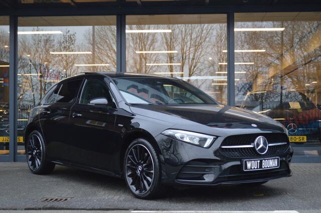 Mercedes-Benz A-KLASSE 250 e AMG Led Panorama Widescreen Sfeer Camera Night Pdc
