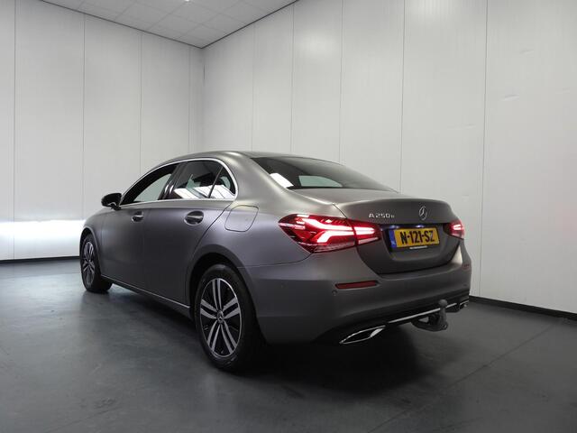 Mercedes-Benz A-KLASSE A250e Luxury Limited LEER/CAMERA/SFEER/TREKH./17"LMV!