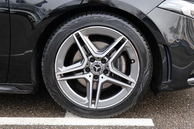 Mercedes-Benz A-KLASSE 180 Business Solution AMG I BTW I Automaat I Camera I MBUX I Widescreen I LED I Stoelverwarming I Nederlandse auto I I Night pakket I Parkeersensoren I